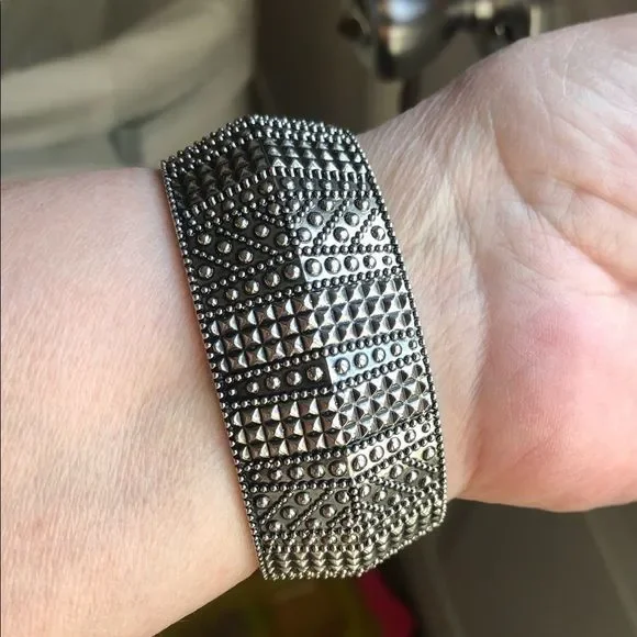 Silver tone texture design bracelet Sz 7.5 - Picture 10 of 10